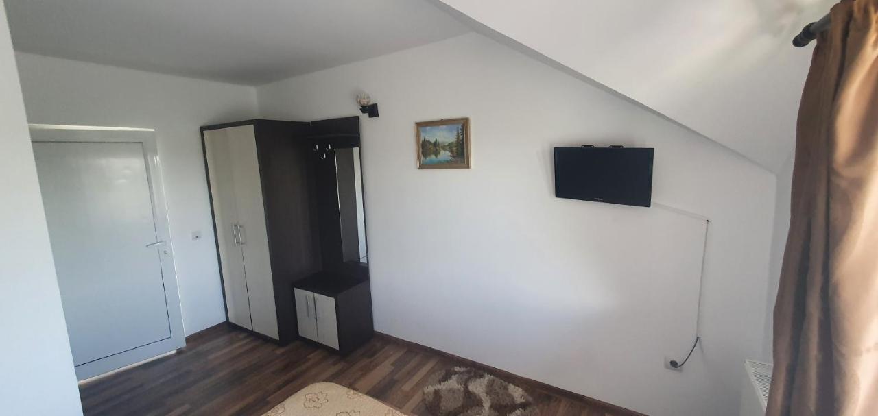 Casa Silvia Hotel Căpăţîneni-Ungureni Екстериор снимка