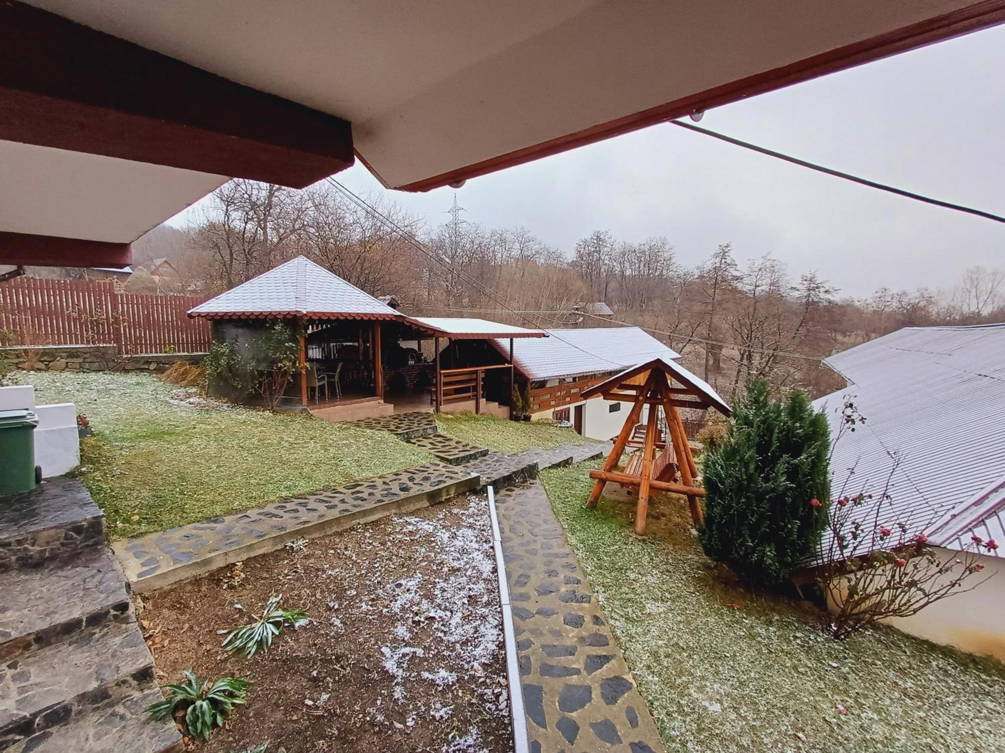 Casa Silvia Hotel Căpăţîneni-Ungureni Екстериор снимка