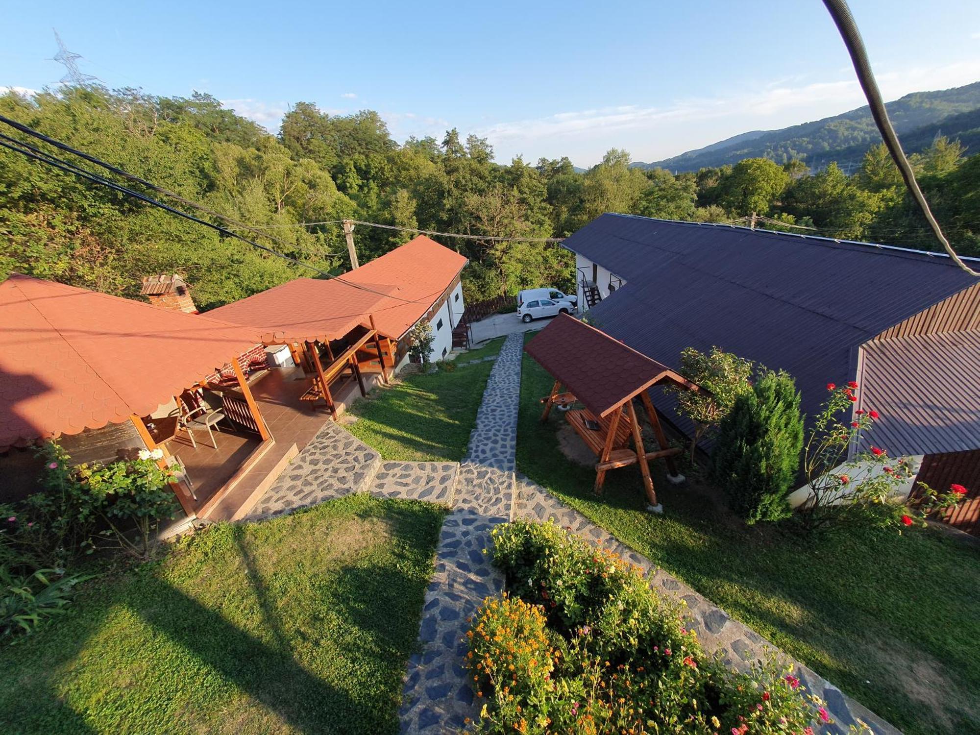 Casa Silvia Hotel Căpăţîneni-Ungureni Екстериор снимка